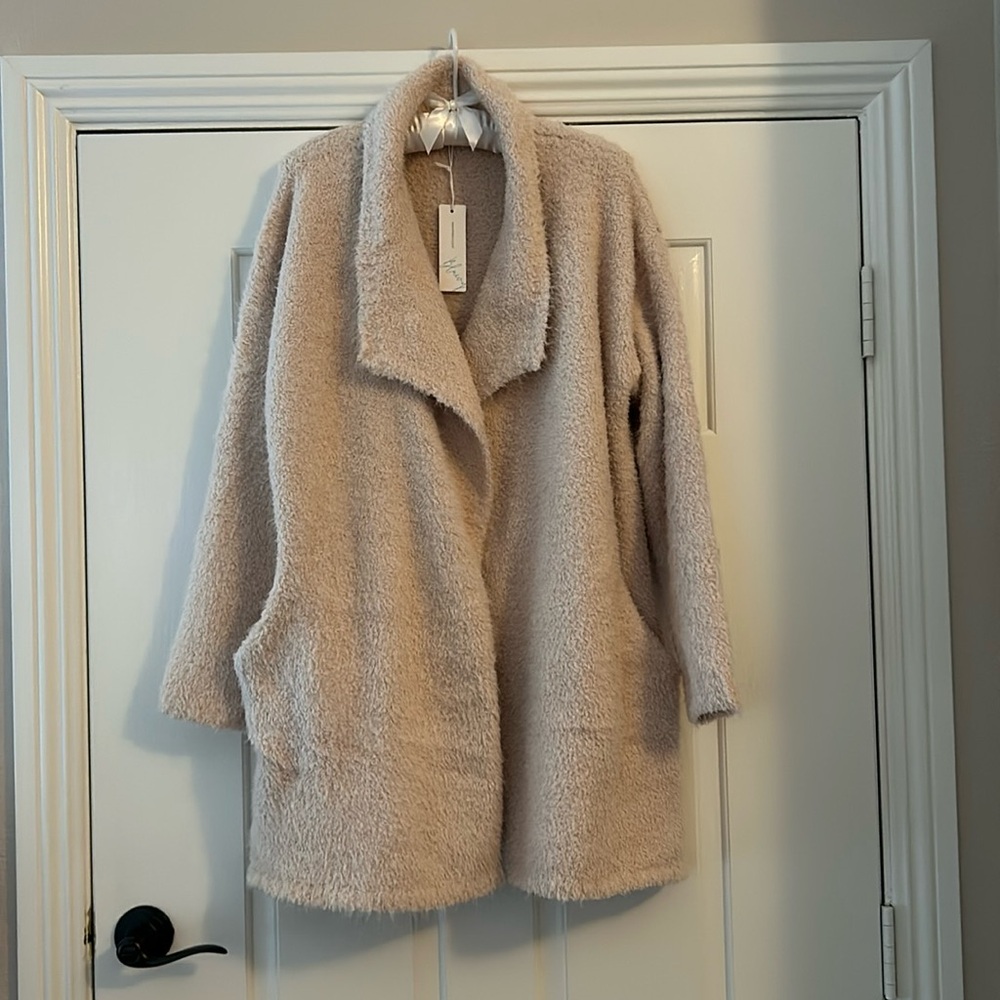 Super Soft, Comfortable Sweater - image 1